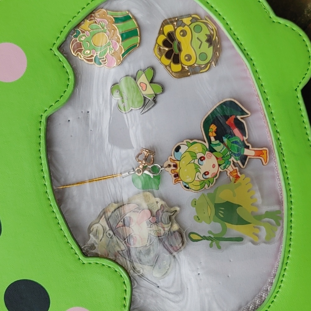 Blushsprout Froggie Ita Bag with Pins (836) - Picture 5 of 10